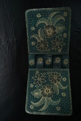 A photo of a buffer / standing of the Islamic holy book in dark green with an interesting motif. suitable for businesses about Islamic themes.