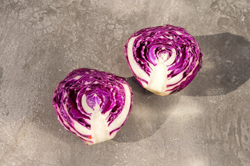 Obraz premium Two halves of red cabbage on a gray background