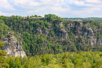 Sächsische Schweiz - Blick vom Rauenstein zur Bastei und Basteibrücke