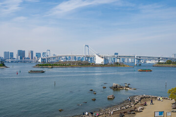 Obraz premium 【東京都】都市風景 お台場海浜公園とレインボーブリッジ
