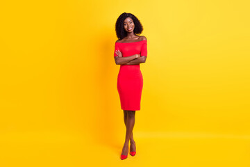 Full size photo of young happy positive gorgeous stunning afro girl with folded hands isolated on yellow color background