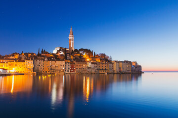 Fototapeta na wymiar Cozy and quiet town of Rovinj with beautiful colorful houses on the Istrian peninsula, Adriatic sea at sunset