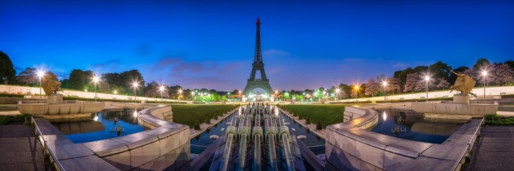 Paris skyline panorama at night with view of Eiffel Tower - obrazy, fototapety, plakaty