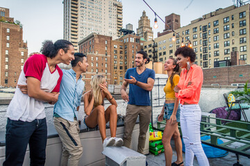 Fototapeta premium Group of friends having party on a rooftop