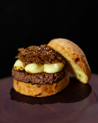 pulled pork cheese burguer with cheese bread