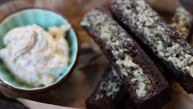 rye bread croutons with garlic and tar-tar sauce