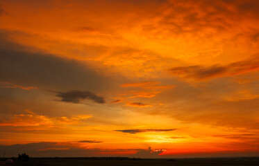 Obraz premium Fantastic beautiful colorful sunrise with cloudy sky. Scenic image of dramatic light in summer weather. Picturesque photo wallpaper. Natural background. Beauty of earth.