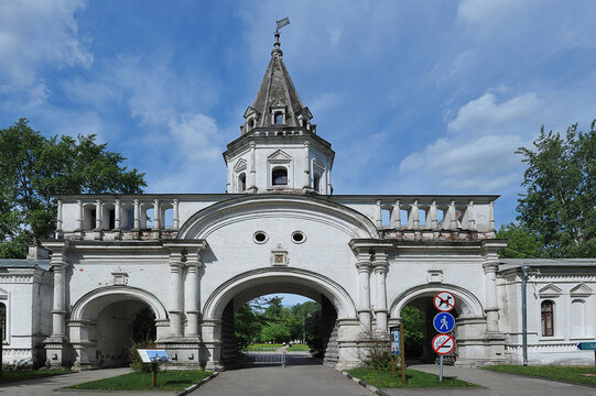 Front Gate, listed building 1682 in the museum complex "Izmailovo manor" in Moscow