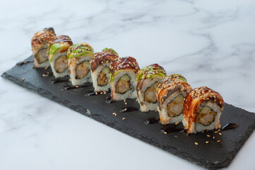 dragon roll © YueStudio