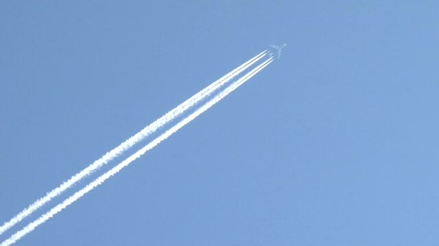 空　飛行機雲