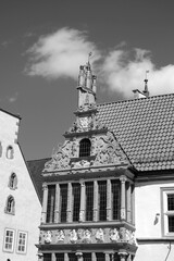 Kunstvolle Verzierungen am historischen Rathaus in der Altstadt der alten Hansestadt Lemgo bei...