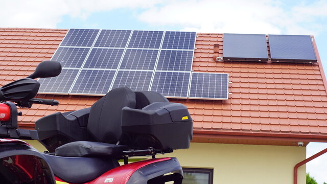 Fotowoltaika, odnawialne źr&oacute;dła energii, energia elektryczna z paneli fotowoltaicznych, prąd za darmo, 