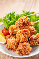 唐揚げとビール　鶏の唐揚げ