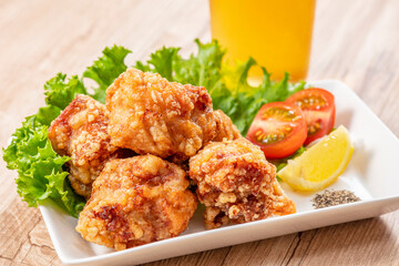 唐揚げとビール　鶏の唐揚げ