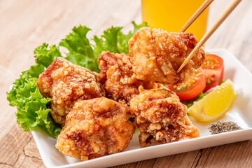 唐揚げとビール　鶏の唐揚げ