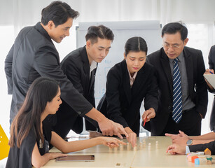 The corporate executive team is planning a strategy to drive the business after the Covid 19 crisis, collaborate discuss business ideas with colleagues at the meeting.
