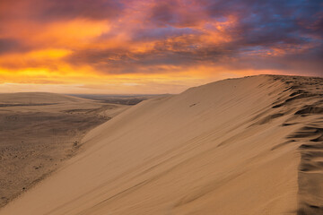 Fototapeta na wymiar Singing Sand Dune during sunset, Qatar, Middle East