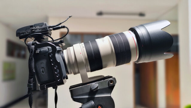 close up of camera with lens on tripod