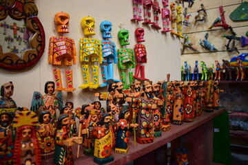 Artesanías tradicionales y coloridas de Guatemala. Manualidades Latinoamericanas