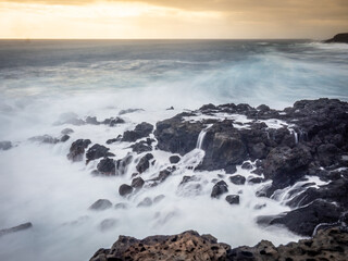 vague sur les rochers, Océan indien, La réunion