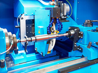 Metalworking machine with grinding for gear