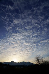 日の出直前の空と雲の模様