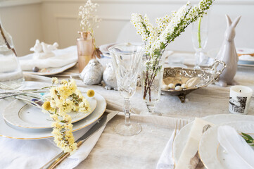 Spring table setting in light colors