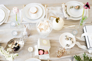 Spring table setting in light colors