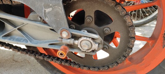 Two wheeler tire and chain part image
