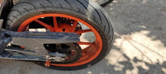 Two wheeler tire and chain part image