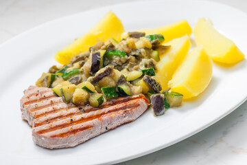 grilled tuna steak with zucchini, aubergine and cooked potatoes