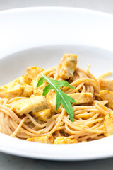 spaghetti with curry chicken meat