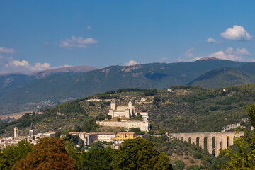 Fototapeta na wymiar Spoleto castle with aqueduct in Umbria, Italy