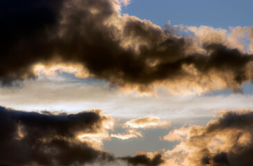 Obraz premium time lapse of clouds over sunset
