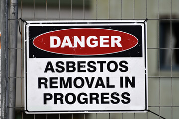 Warning of asbestos on demotition site