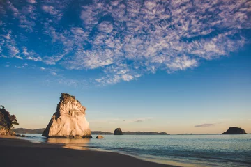 Fotobehang Te Hoho Rock &amp  Cathedral Cove in de ochtend, Hahei, Coromandel Peninsula, Nieuw-Zeeland © tky15_lenz