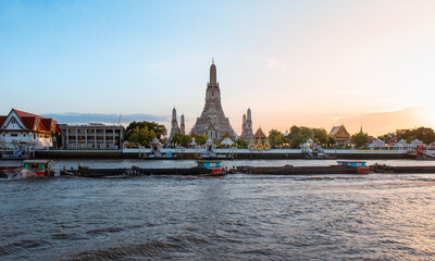 Fototapeta premium View of beautiful Wat Arun Rajvararam or Wat Arun or Wat Makok at waterfront of the Chao Phraya River in twilight,Which is historical significance and famous tourist destination of Bangkok,Thailand.