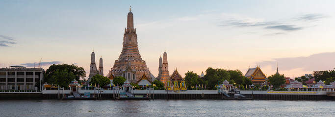 Fototapeta na wymiar View of beautiful Wat Arun Rajvararam or Wat Arun or Wat Makok at waterfront of the Chao Phraya River in twilight,Which is historical significance and famous tourist destination of Bangkok,Thailand.