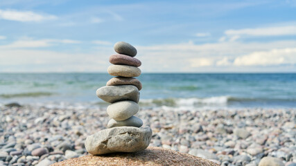 Stein Stapel als Zen Meditation Konzept am Strand