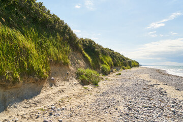 Fototapeta na wymiar Steilküste am Strand der Ostsee bei Warnemünde