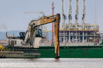 CONSTRUCTION WORK IN A SEAPORT - Excavator on a floating work platform