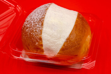 プラケースに入ったマリトッツォ