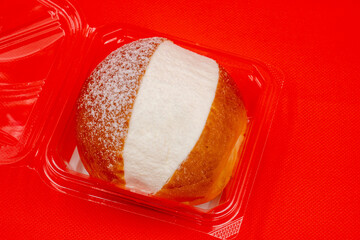 プラケースに入ったマリトッツォ