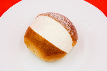 皿の上のマリトッツォ