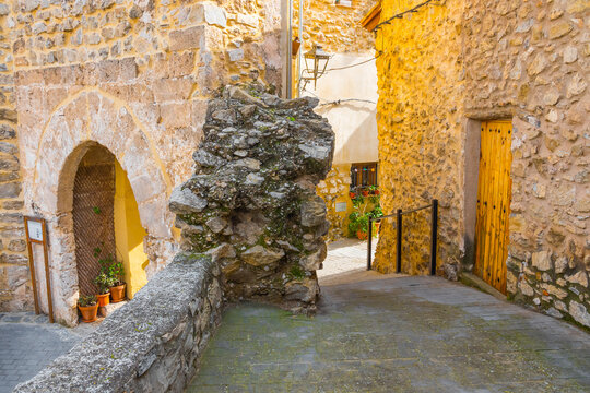 J&eacute;rica, Alto Palancia, Castellon province, Valencian Community, Spain. Ancient architecture. Beautiful medieval gate. Historic town center.