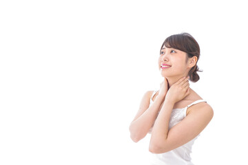 Obraz premium スキンケアをする若い女性