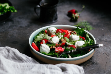 Salad with strawberries, mozzarella and arugula