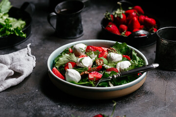 Salad with strawberries, mozzarella and arugula