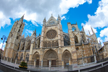 Fototapeta na wymiar cathedral of León