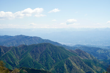 Fototapeta na wymiar The green Mountain View and blue sky.